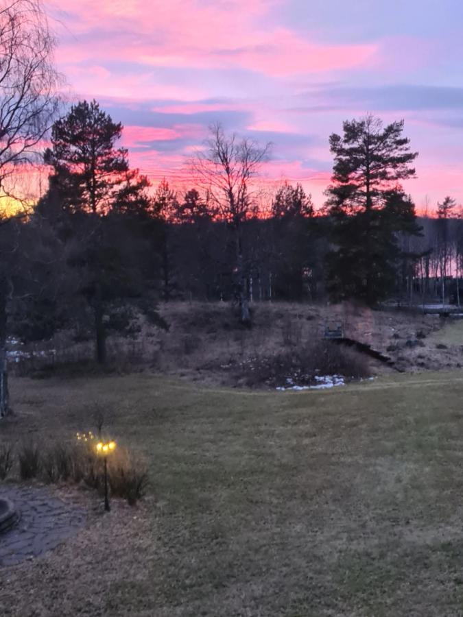 Skogsbrynet B&B, Bredsjoe Nya Herrgard Hällefors 外观 照片