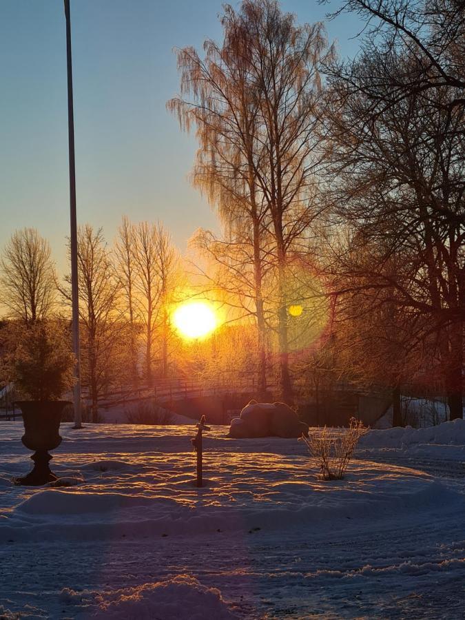 Skogsbrynet B&B, Bredsjoe Nya Herrgard Hällefors 外观 照片