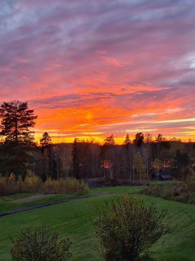 Skogsbrynet B&B, Bredsjoe Nya Herrgard Hällefors 外观 照片