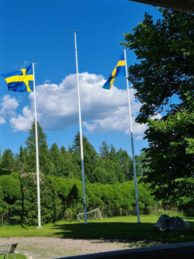 Skogsbrynet B&B, Bredsjoe Nya Herrgard Hällefors 外观 照片