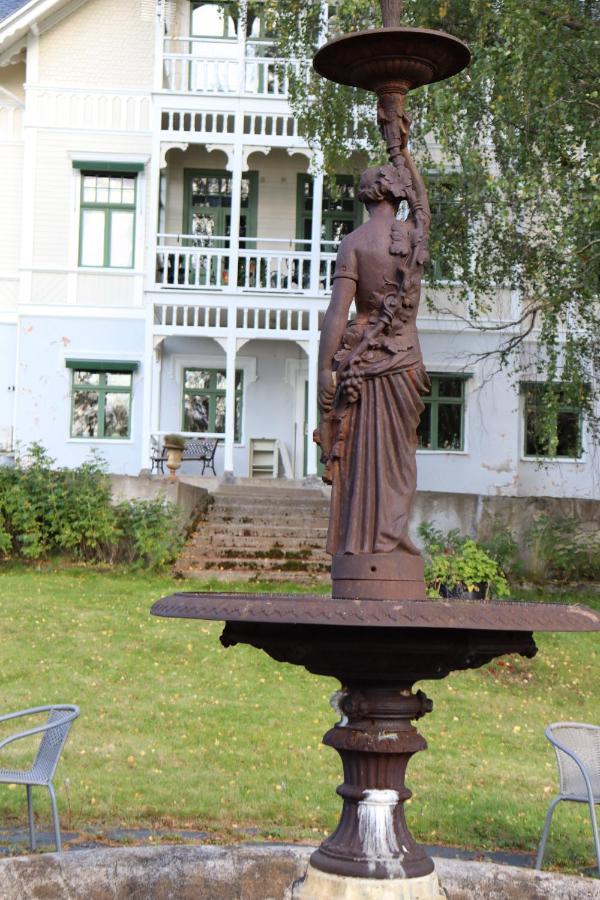 Skogsbrynet B&B, Bredsjoe Nya Herrgard Hällefors 外观 照片