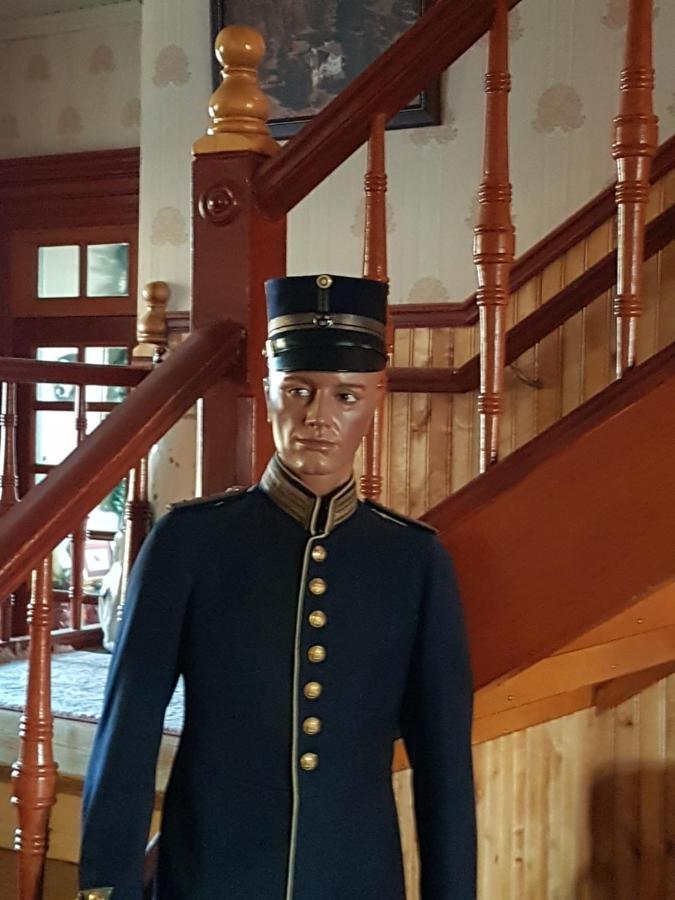 Skogsbrynet B&B, Bredsjoe Nya Herrgard Hällefors 外观 照片
